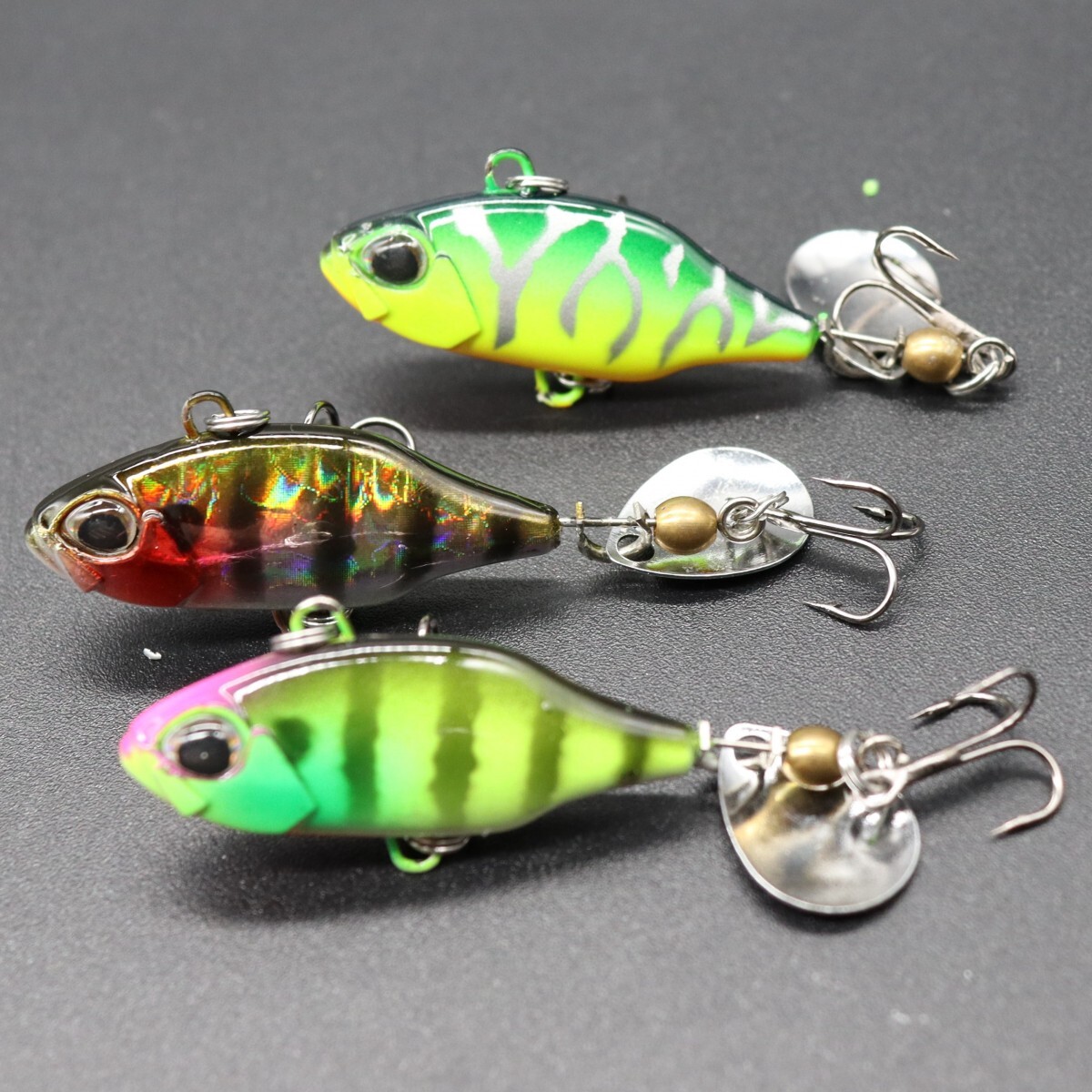 ルアー バス釣り バイブレーション プラグ 3個セット バイブ 青物 35mm 8.6g ブレード フック付 35rea-T3拍卖