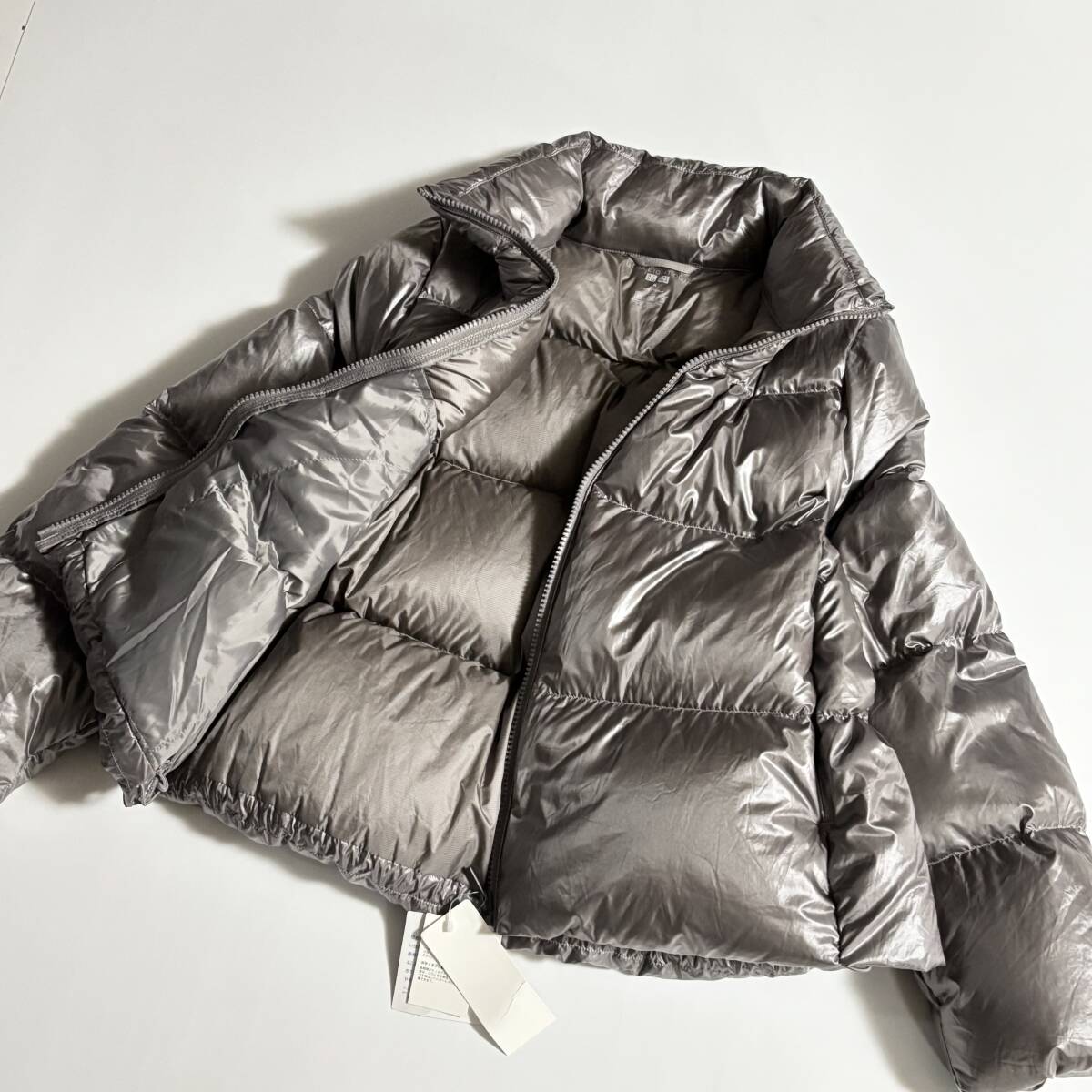新 UNIQLO ユニクロ サイズM // シャンパンシルバー系 シャイニーボリューム ウルトラライト ダウンジャケット ⑥拍卖