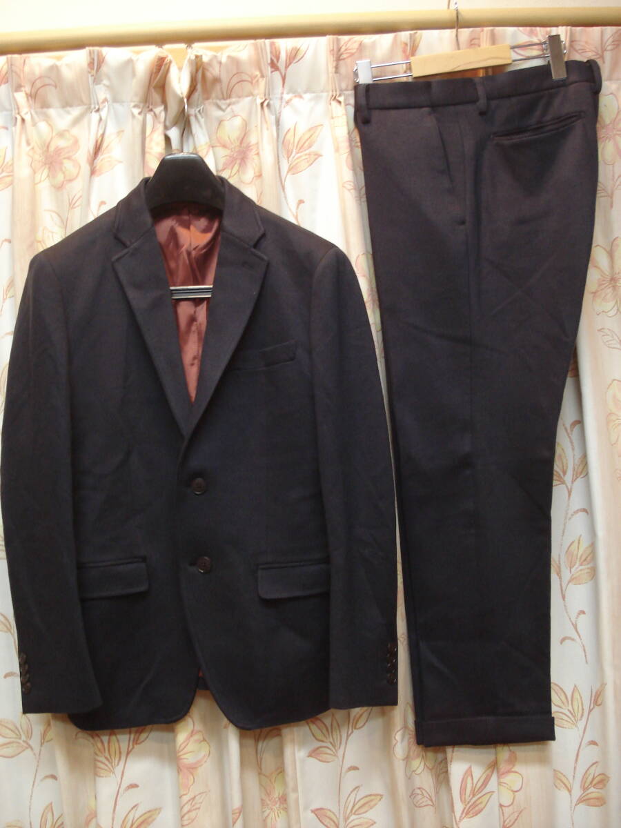 送料無料!美品! ★ 秋・冬もの!NICOLE ニコル!46サイズ!ウェスト:88cm!黒色に近いとても深く濃い濃紺色!高級シングルスーツ!拍卖