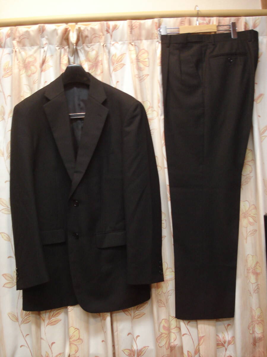 送料無料!美品! ★ 秋・冬・春もの!A8サイズ!ウェスト:78cm~93cmアジャスター調節可能!黒色!ブラックシングルスーツ! ★拍卖