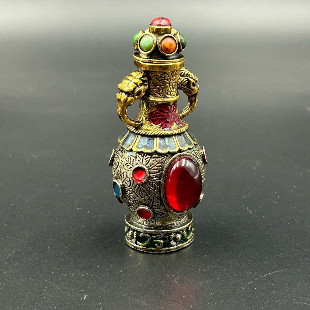彫刻宝石景泰藍鼻煙壺 銅鼻煙壺 チベット鼻煙壺 中国工芸品 中国美術 置物 収蔵 コレクション 縁起物 ZH1833拍卖