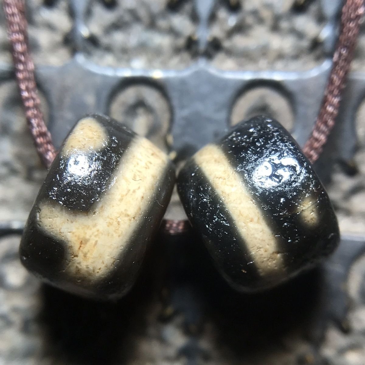 チベット 密教 天珠瑪瑙 天珠 桶珠 頂腰珠 散珠 瑪瑙珠 2個 diy仏珠 菩提アクセサリー 裝身具 護符開運 お守り dpp393拍卖