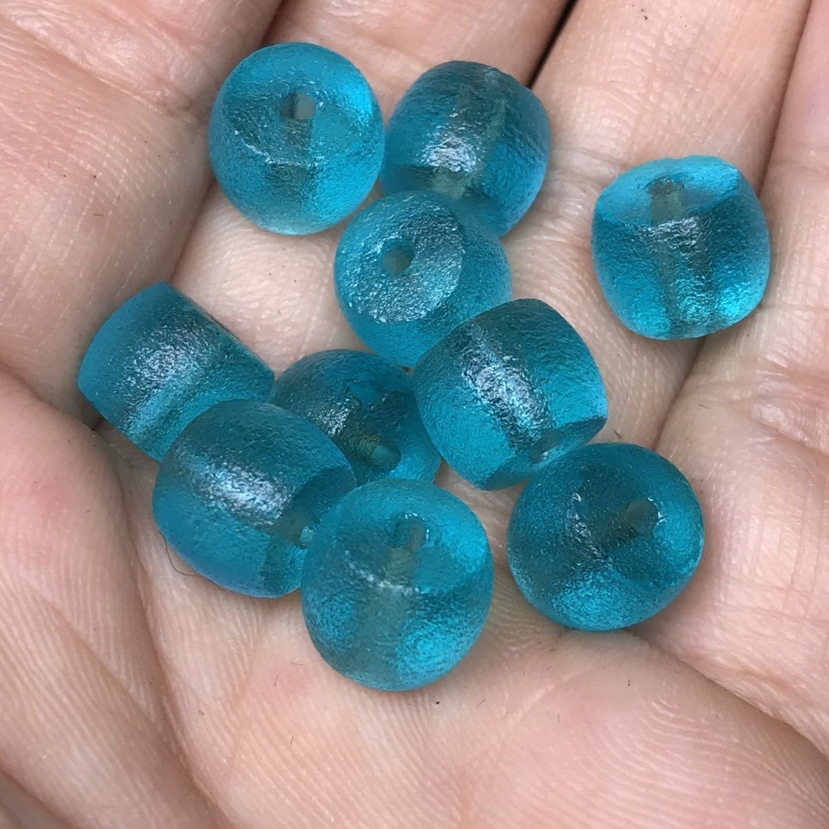 チベット 密教 風化 古珠ネパール還流 青色 老瑠璃 氷透珠 10個 珠 盤珠 腰珠 散珠 diy仏珠 菩提アクセサリー 裝身具 護符開運 dpp388拍卖