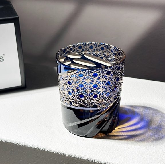 美品 ロックグラス ガラス 切子 グラス クリスタル ウィスキーグラス 極美品 絶賛 クリスタルガラス 箱付き ギフト zh275拍卖