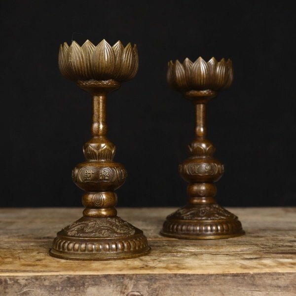 真鍮 黄銅 純銅蓮華台 一対 燭台 蝋燭台 ペアー 黄銅 観賞 置物 鑑賞 美術品 収蔵拍卖