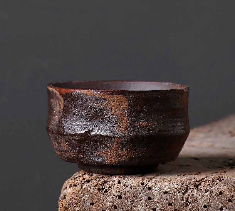 送料無料!茶碗 湯呑 茶道具 茶器 酒器 抹茶碗 岩泥 粗陶 手作り 茶道具 径7cm sux235拍卖