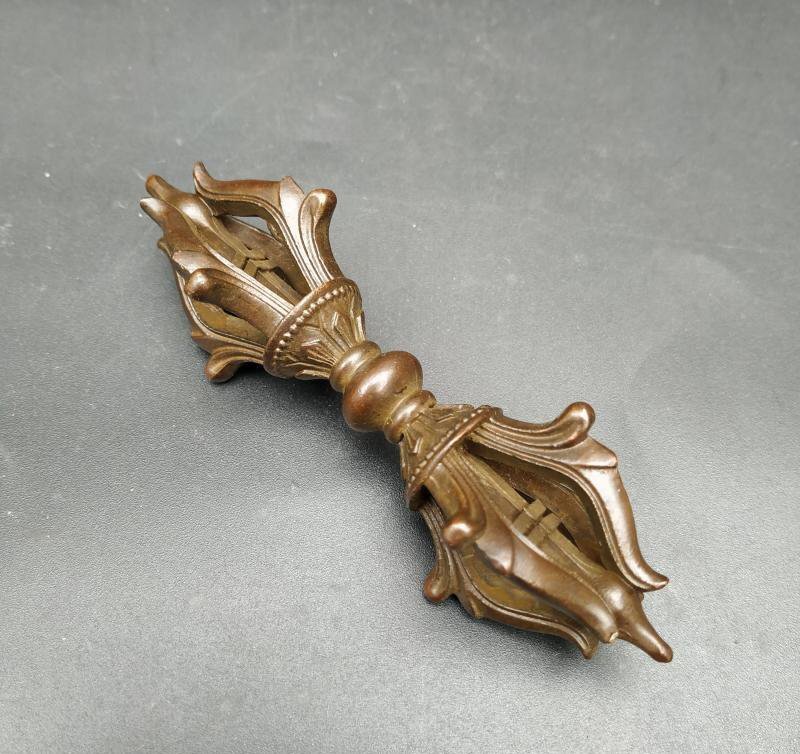 送料無料!中国 チベット 密教 紫銅細工 金剛杵 五股杵 降魔杵 密宗法器 裝身具 護符 開運風水 お守り厄除け 中国美術 賞物 収蔵sux119拍卖