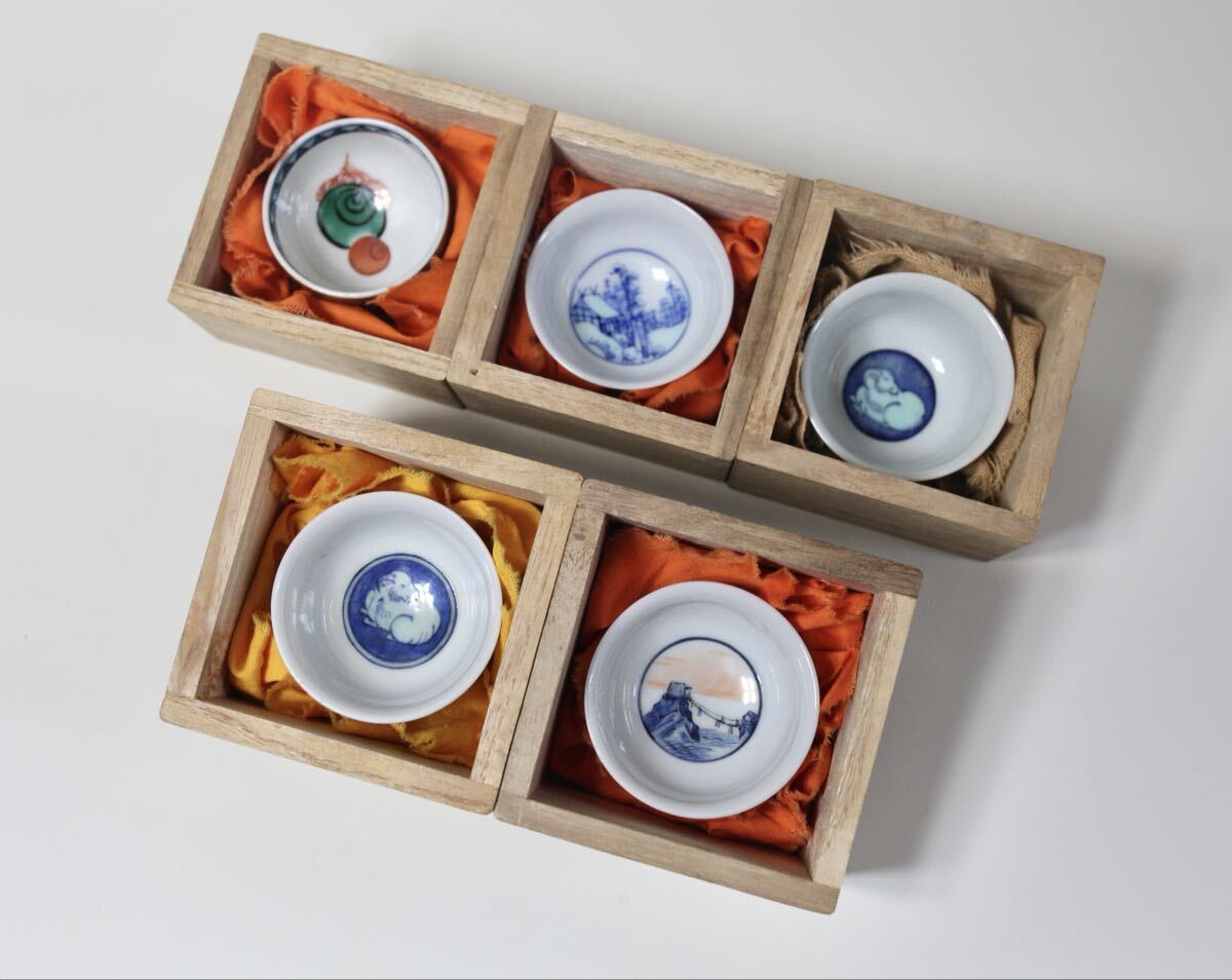 大正 金城竜山 竜山 煎茶碗 煎茶器 五個 共箱布付き 酒器 盃 九谷焼 時代物 煎茶道具 色絵 陶器 染付 金彩拍卖