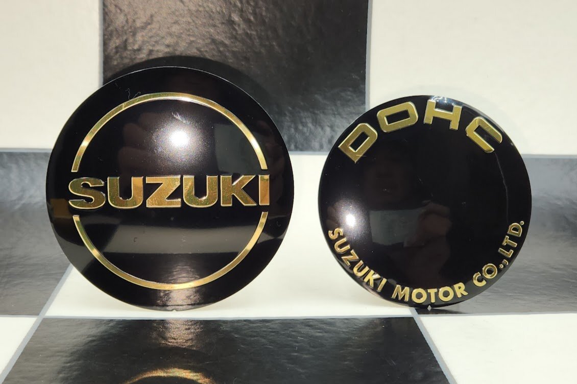 GS400 ポイントカバー ダイナモカバー ゴールドエンブレム ステッカー セット SUZUKI 検/ GS400E GS425 GSX250 GSX400 GT380 GT750拍卖