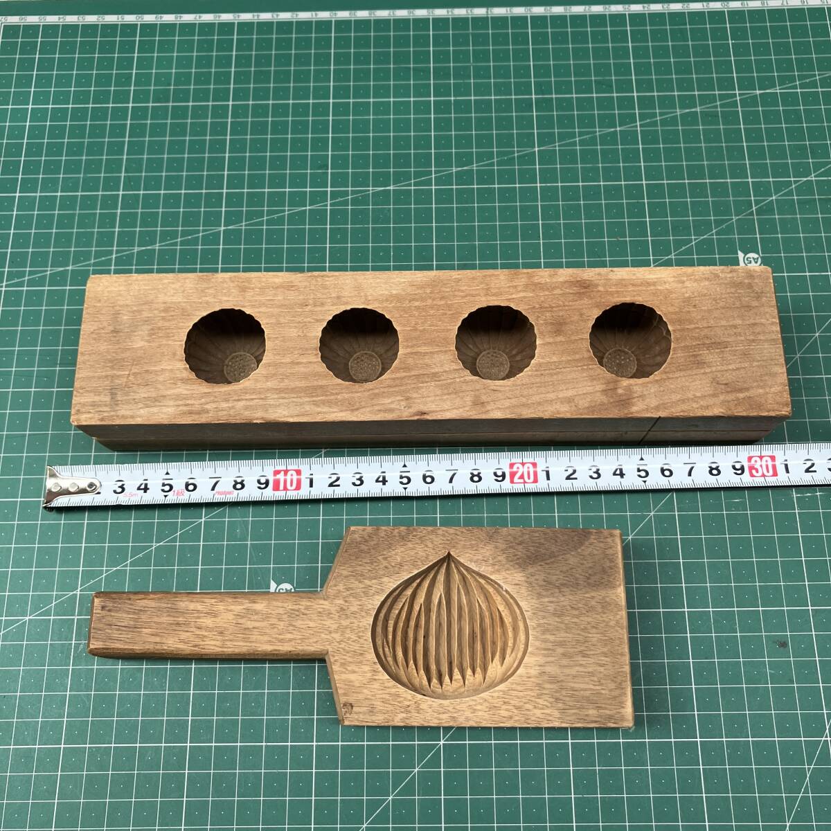 和菓子屋の見事な彫りの木型 美品 2点 ★ 栗、菊、菓子型 木彫 ネリキリ縁起物 職人技 ラクガン 粋 和風 118A拍卖