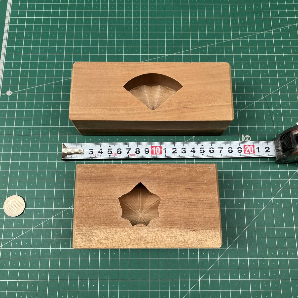 和菓子屋の お茶菓子用 小さな木型 美品 2点 ★ 扇、紅葉、菓子型 木彫 ネリキリ縁起物 職人技 ラクガン 粋 和風 118B拍卖