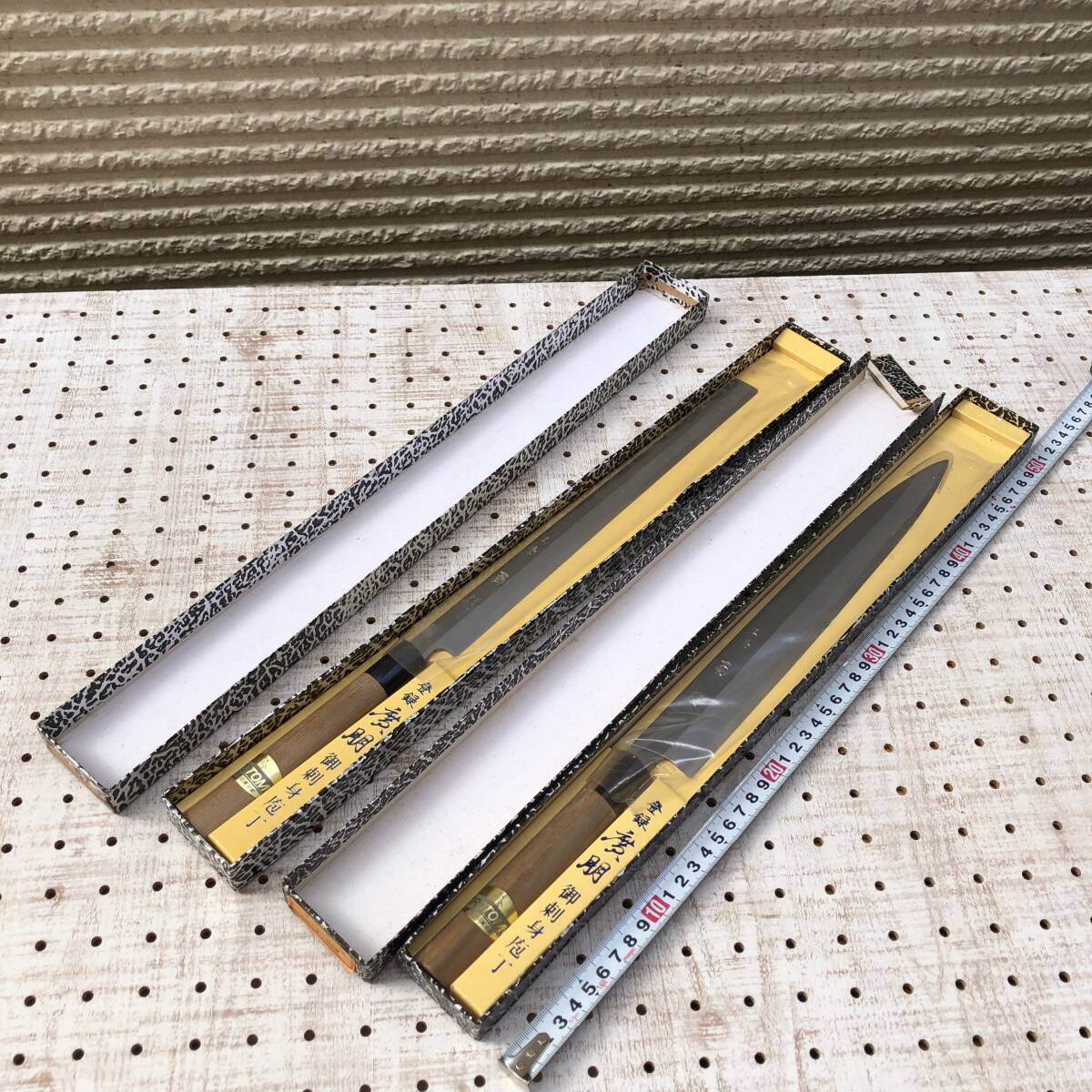 金物屋から 未使用品 廣朋 刺身包丁 水牛柄 まとめて 2本 箱付 極美品●(柳刃)300mm、蛸引包丁 タコ引き、本職用 調理器具 料理包丁 119B拍卖