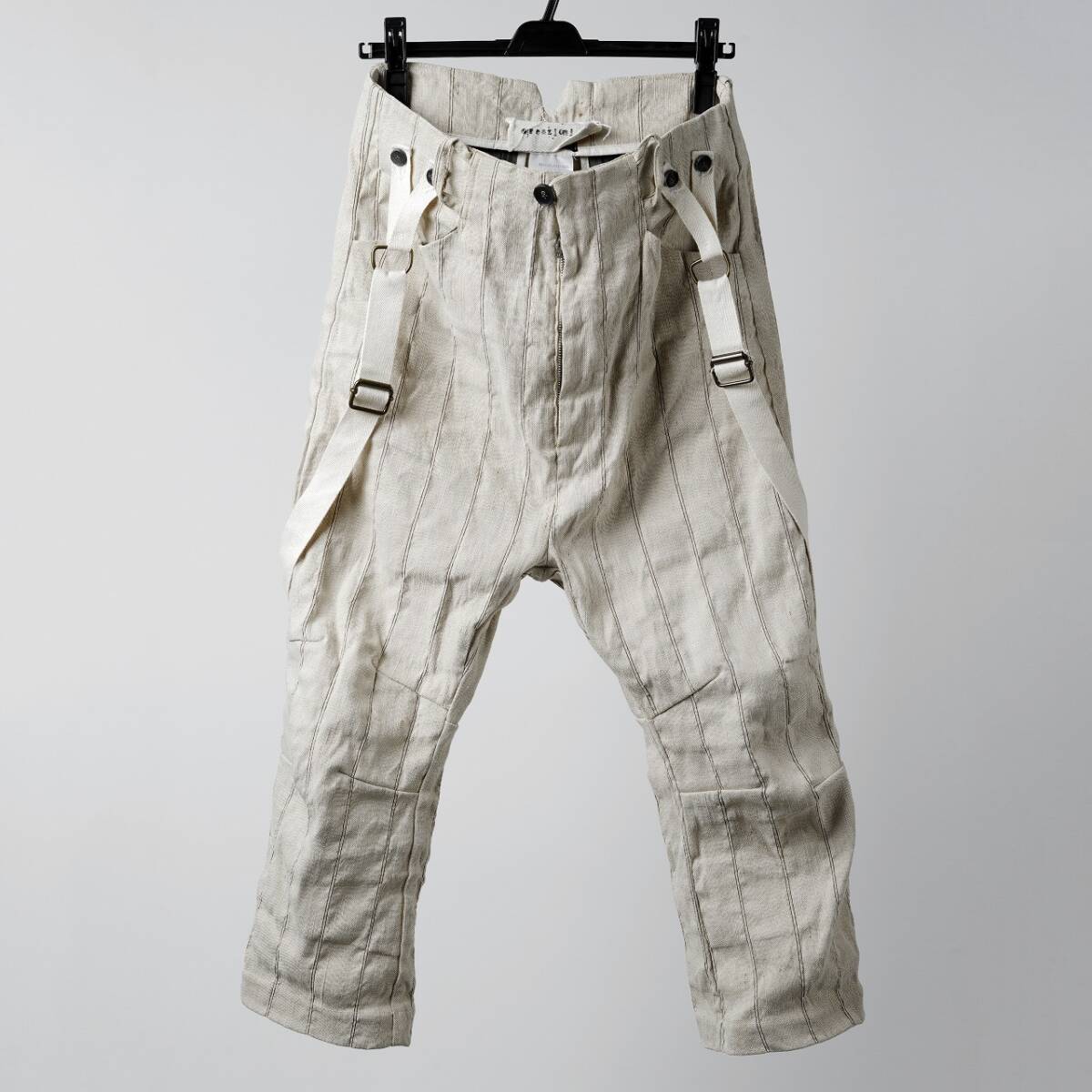 MAVRANYMA マヴラニマ DIFFERENT STRIPE BAND PANTS / ORGANIC RAW LINEN サスペンダーパンツ拍卖
