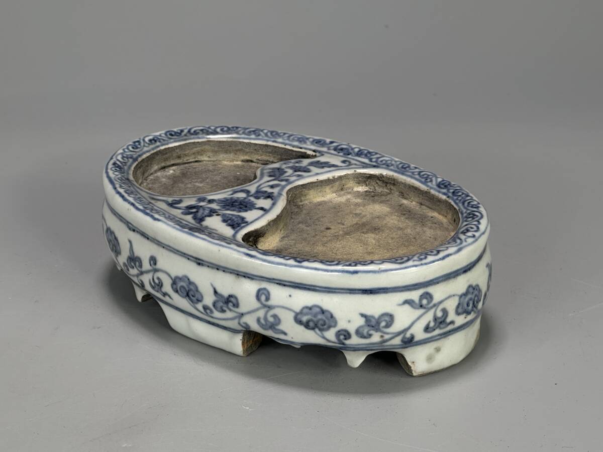 UN6S22 中国美術 大明宣徳年製 款 青花花卉文陰陽硯 染付硯 書道具 文房具 時代物 唐物 古物 拍卖