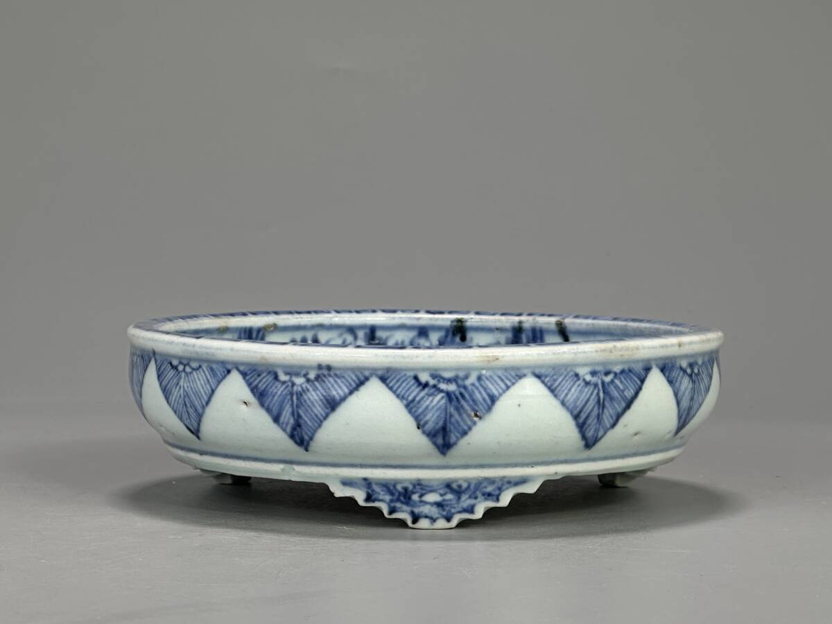 UN10S26 古染付 青花 三足鉢 香炉鉢 青花蓮花文水盤 唐物 古物 時代物 明時代 室町拍卖