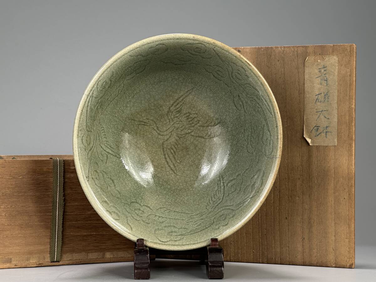 UN10S03 中国美術 南宋~元初 龍泉窯 青釉刻花鳳凰文碗 青磁茶碗 時代物 古物 唐物 時代共箱付 拍卖