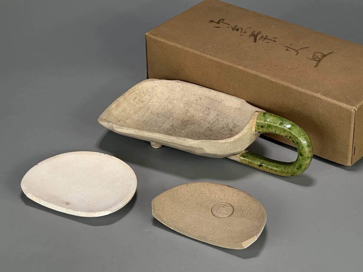 UN7-5 日本美術 陶器 香道具 楽入 灰皿 緑釉 在銘有 昭和 箱付拍卖