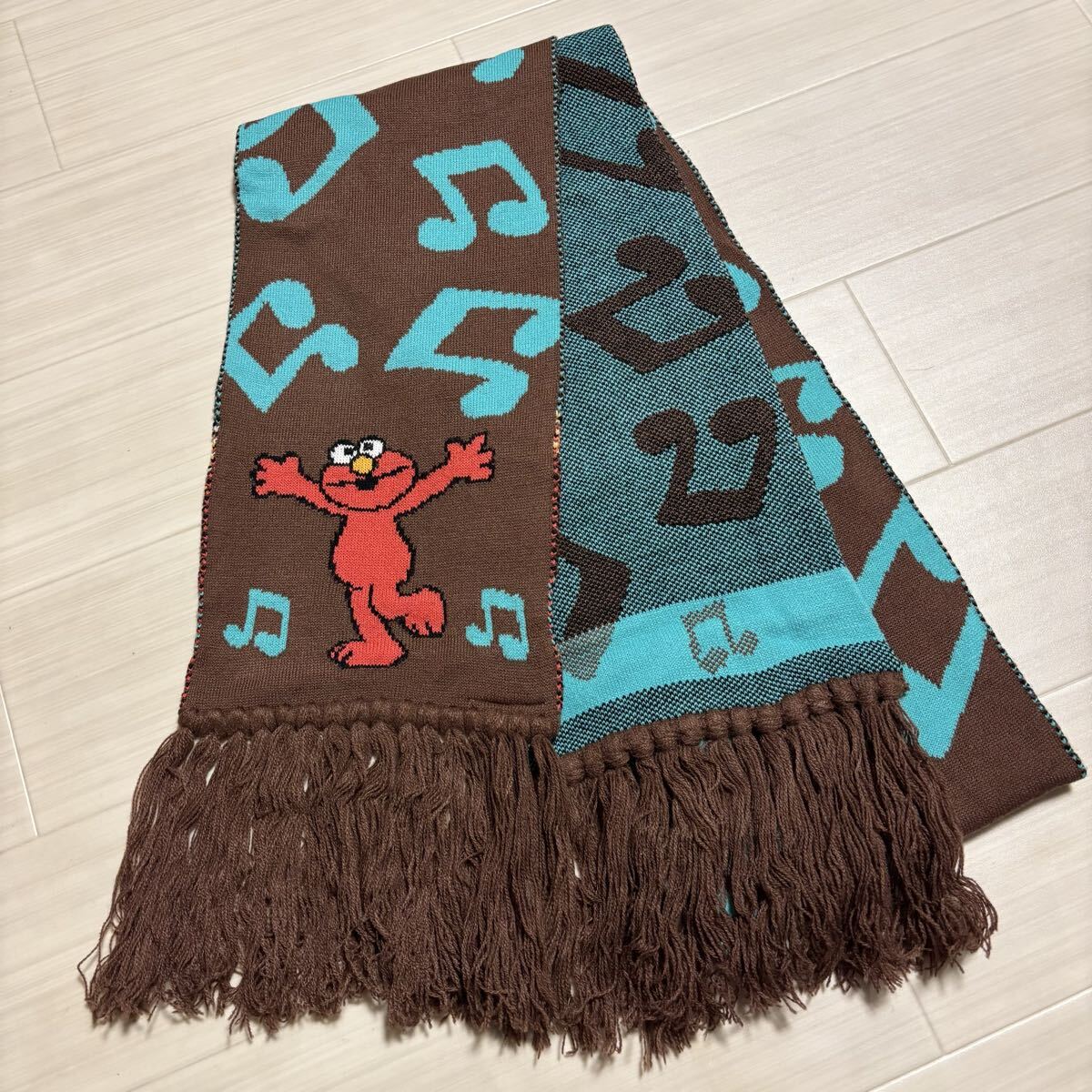 ● 未使用に近い 日本製 セサミストリート エルモ ロングマフラー ストール マフラー フリンジ エルモ 音符 ブラウン ミント レッド拍卖