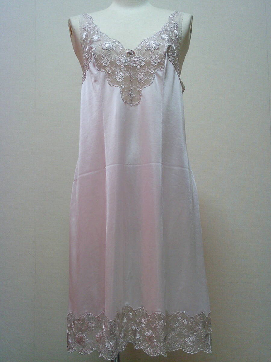 ★【ワコール】レースが可愛いピンクベージュのスリップ★6拍卖