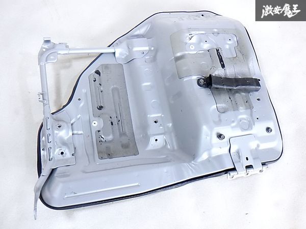 トヨタ 純正 200系 ハイエース GL用 ナロー 標準 フロント エンジン カバー フード パネル 助手席側 シート下 即納 棚B-5拍卖