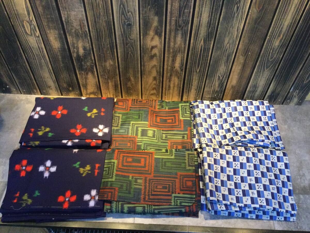 美品・ 保管品 着物 絣他 アンサンブル 色柄いろいろ まとめて3組 昭和レトロ柄 リメイク素材 手芸 着物 和装拍卖