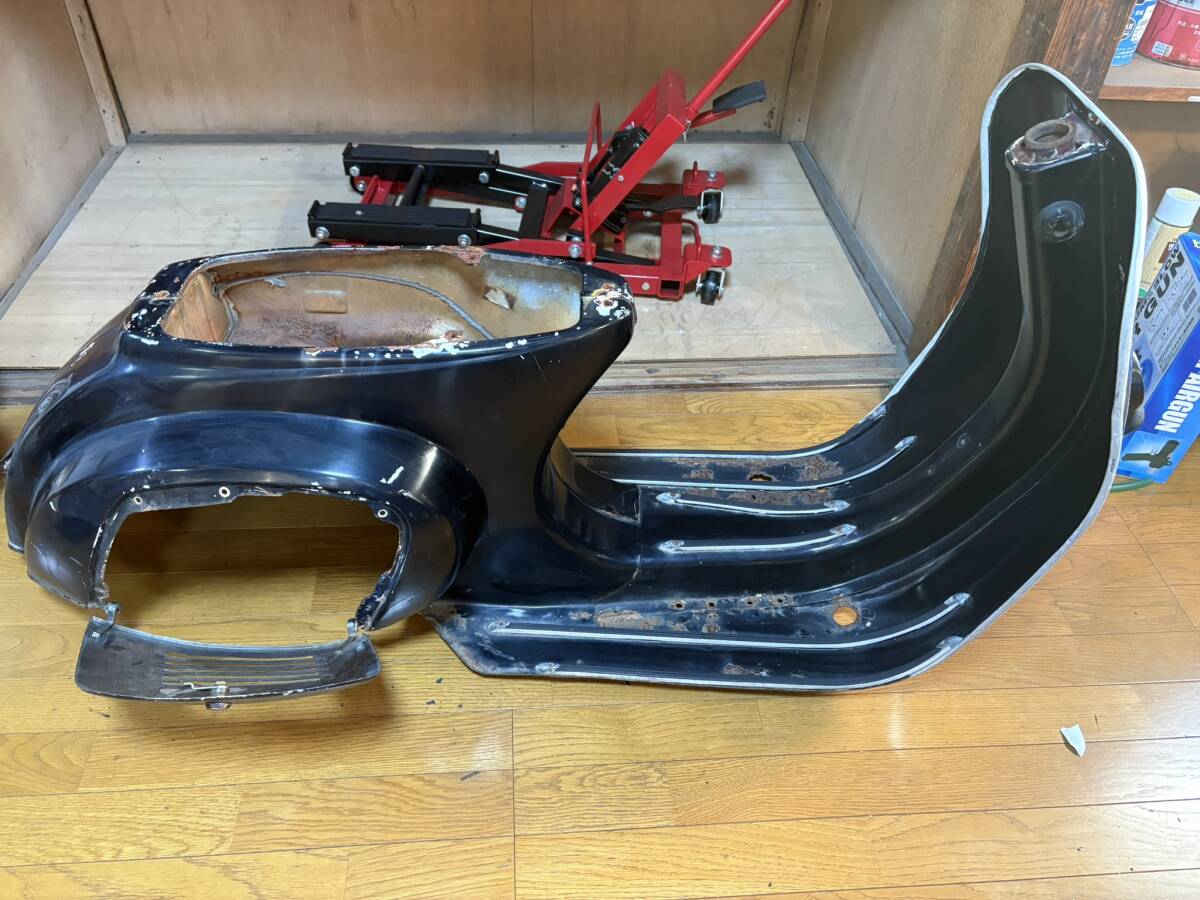 ベスパ 100ボディ エンジン マフラー ホイール フライホイールカバー エンジンカバー リアサス拍卖