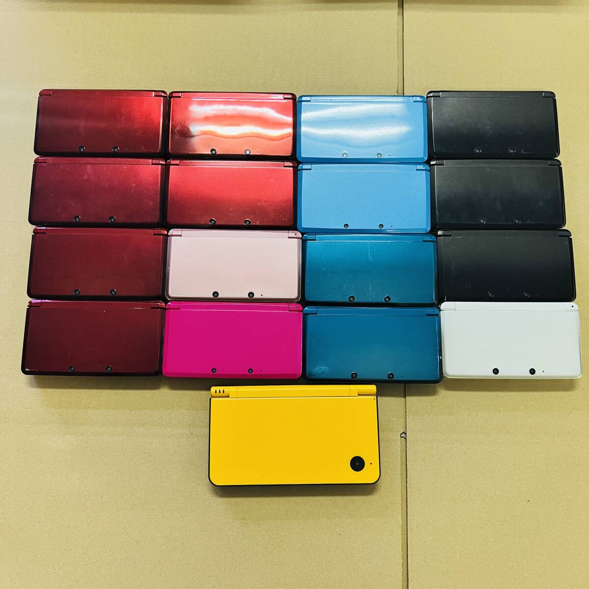 【動作未確認】ニンテンドー 3DS× 16 DSiLL×1 まとめ売り ジャンク品 部品取り 任天堂 11/13-5拍卖