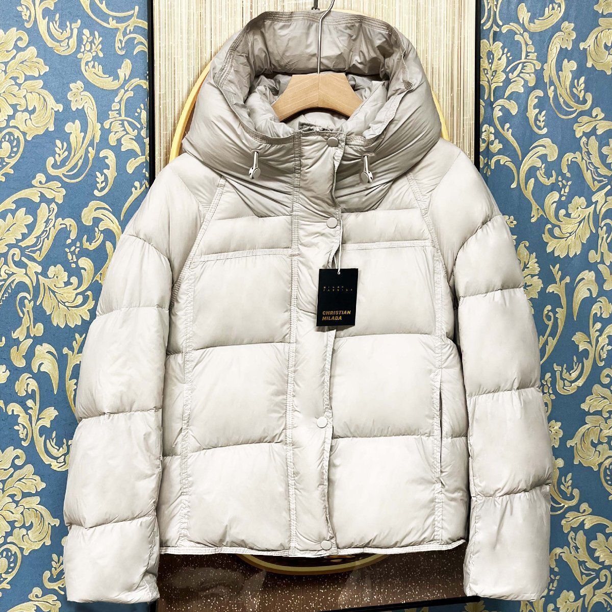 定価10万★christian milada・ミラノ発・ダウンジャケット★ダックダウン90% ふわふわ フード付き ショート丈 アウター レディース S/34拍卖