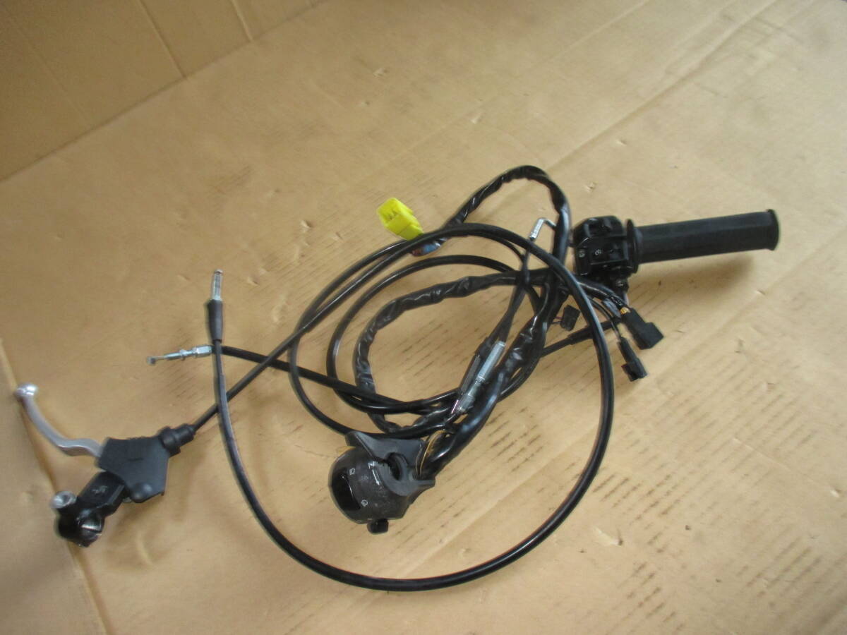 スズキ インパルス400 GK7CA 純正 スイッチボックス左右 クラッチレバー ホルダー 検) GSX400 赤/黒 ヨシムラカラー GK79A イナズマ カタナ拍卖