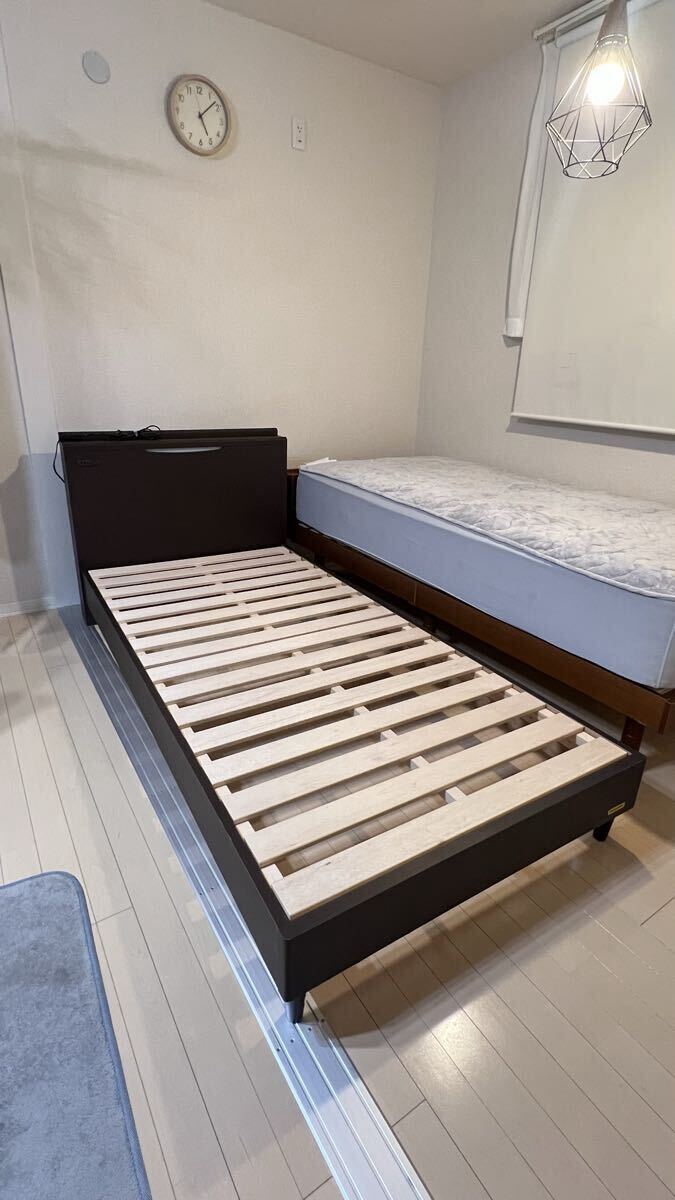 【未使用展示品】フランスベッド製 シングルベッドフレーム コンセント・ライト付き スリムデザイン拍卖