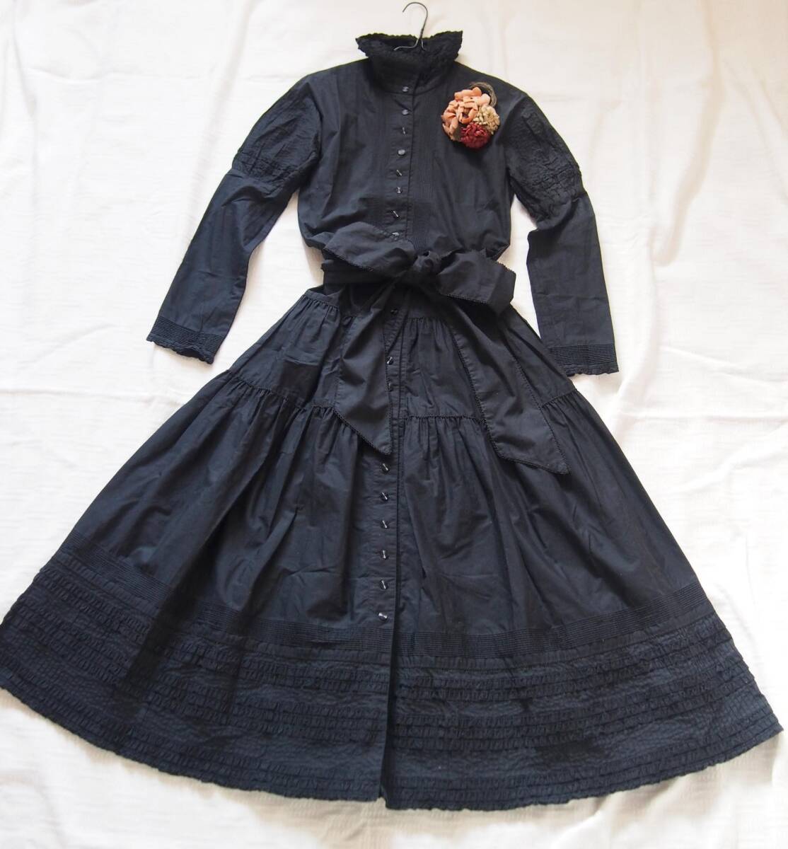 カネコイサオ/黒サッシュ付マトンスリーブワンピース拍卖