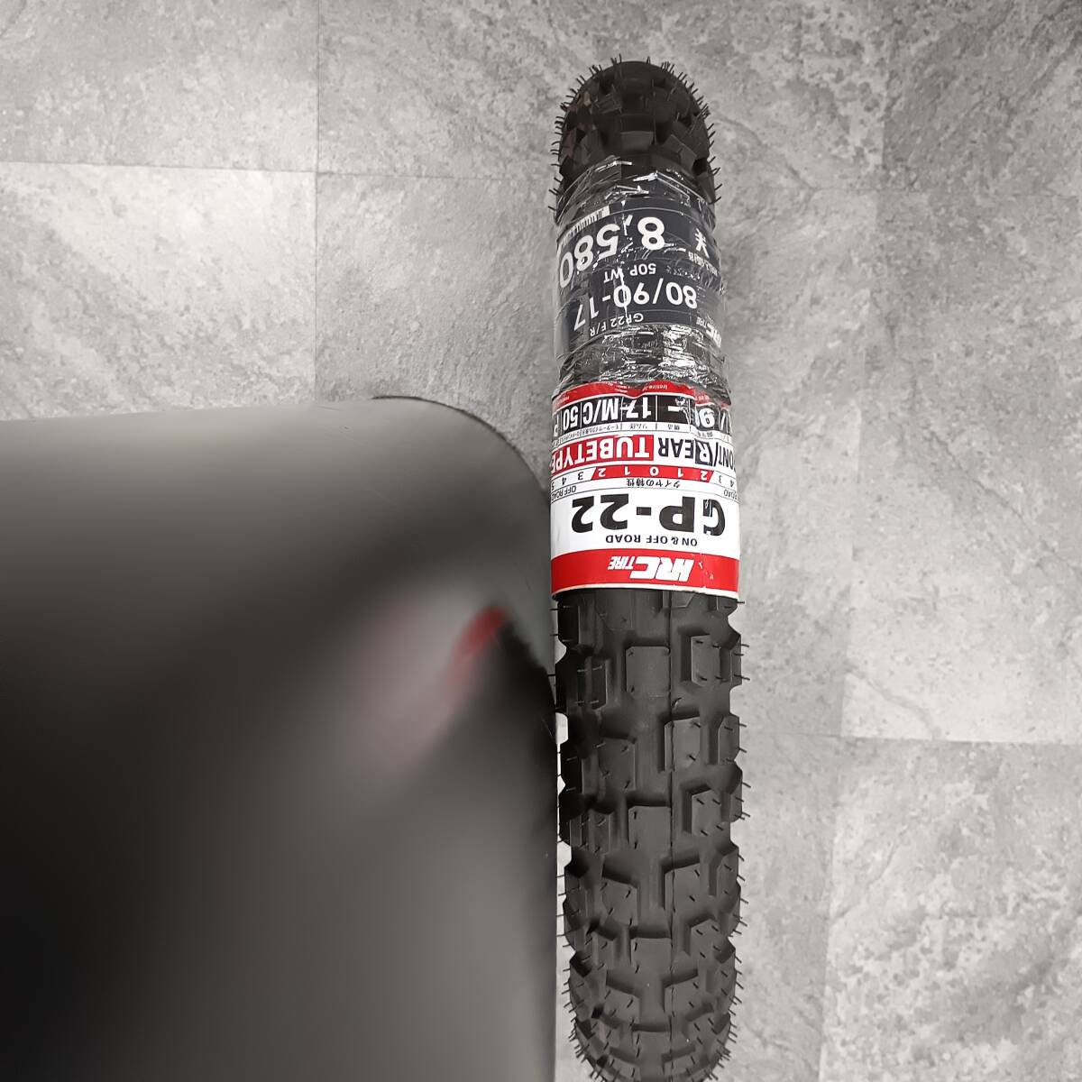 IRC アイアールシー バイクタイヤ GP-22 80/90-17 50P WT(チューブタイプ) 前後共用 107584 管理3006 ①拍卖