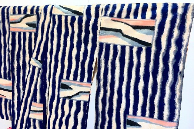 アンティーク 小紋 銘仙 身丈151cm 白紺 よろけ縞 大正ロマン レトロ 正絹 仕立て上がり kimono 着物フィ 20145拍卖