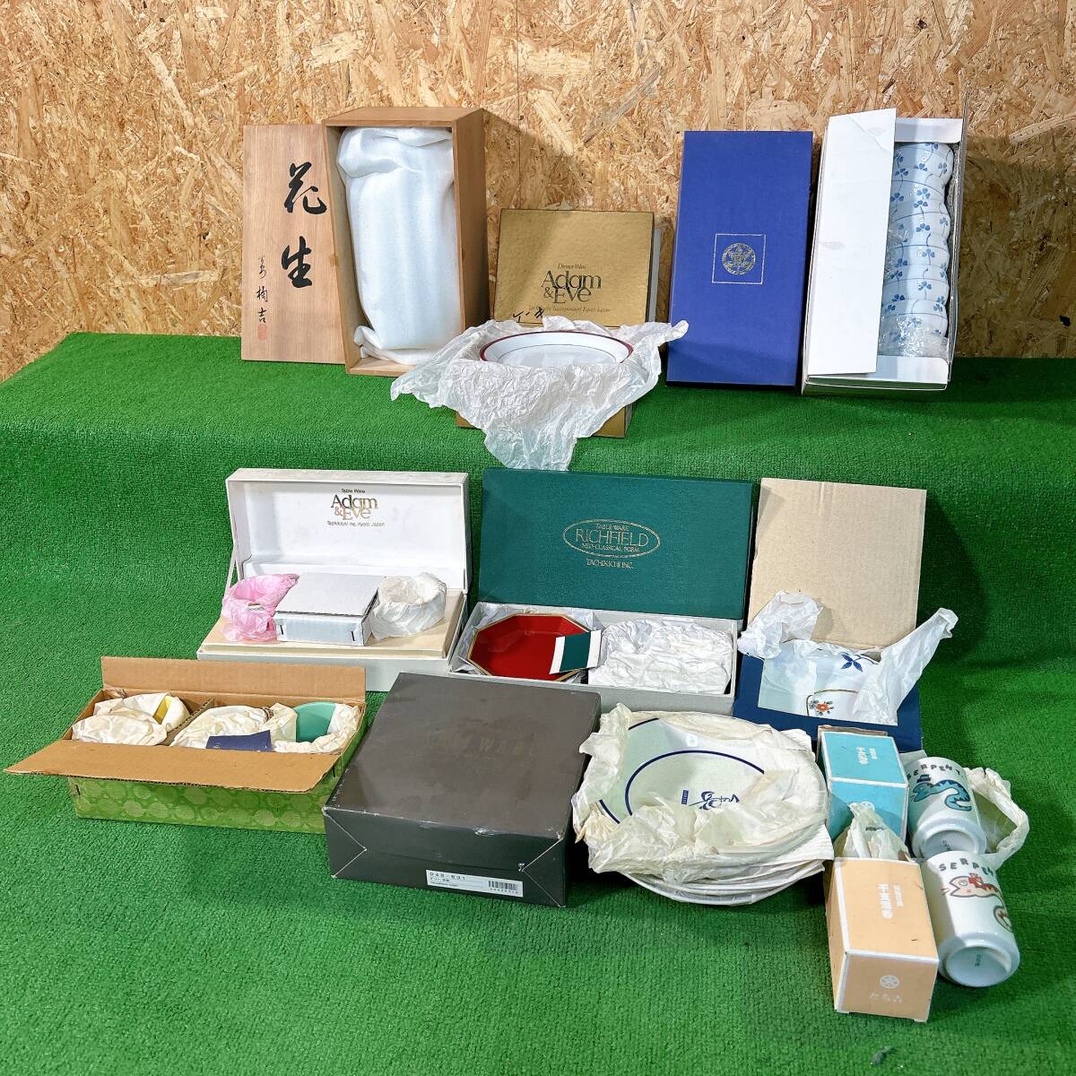 たち吉 まとめ tachikichi 食器 皿 小鉢 壷 花瓶 グラス コップ カップ 湯呑み 贈答品 保管品 現状品拍卖