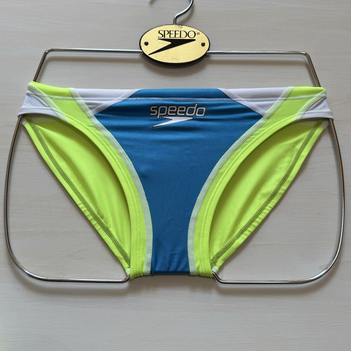 未使用 speedo イエロー 競パン Mサイズ メンズ 競泳 水着 Vパン スピード 薄地 競泳水着拍卖