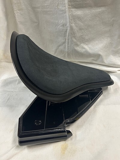 BT CHOPPERS製 HDブレイクアウト 18年式以降ファットボーイに適合 ボバーシートセット アルカンターラ×ブラック 拍卖