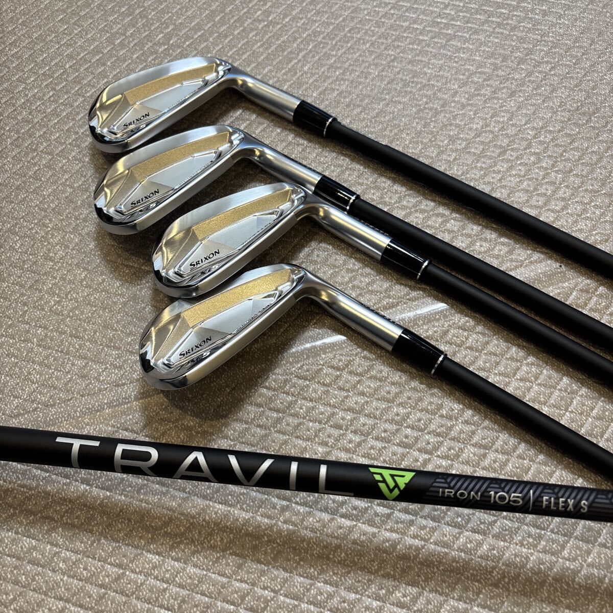 【特注】1ラウンドのみ使用 スリクソンzxi5 2024 TRAVIL105s 6番〜PW 5本拍卖