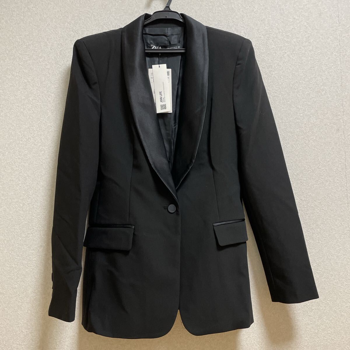 【新品タグ付】ZARA ザラ サテン衿 タキシードジャケット S拍卖