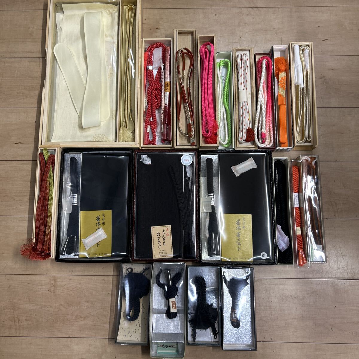 和装小物 帯締め 大量 まとめ セット 帯紐 着物 帯揚げ 組紐 和服 和装 絹 中古品 ファッション小物 拍卖