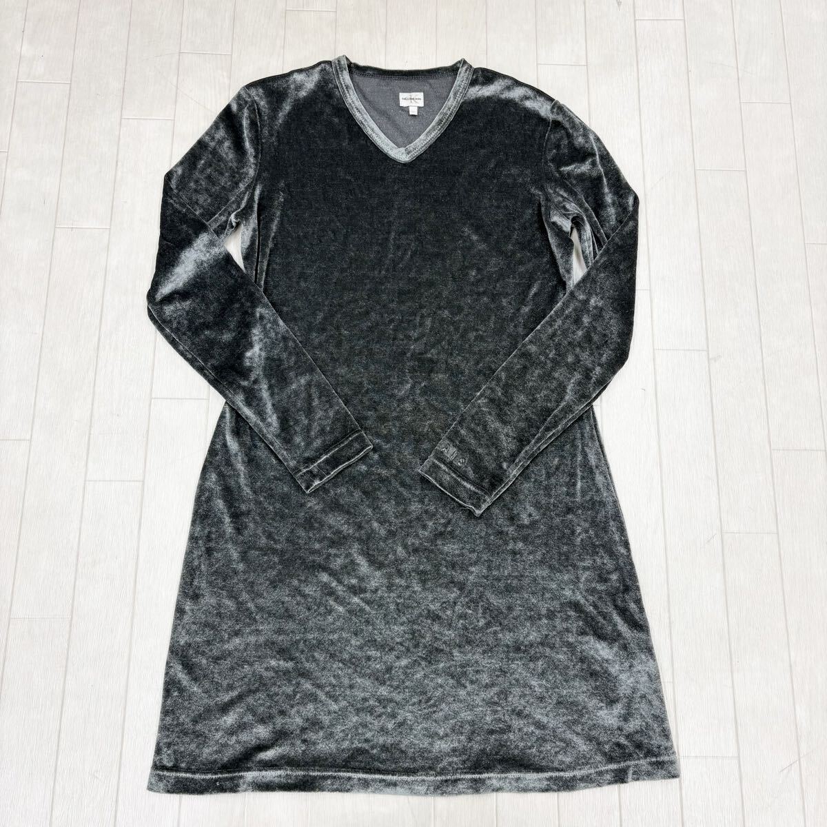1823△ ClvinKlein Jeans カルバンクラインジーンズ チュニック レディース サイズM グレーグリーン Vネック ベロア ミニワンピース 長袖拍卖