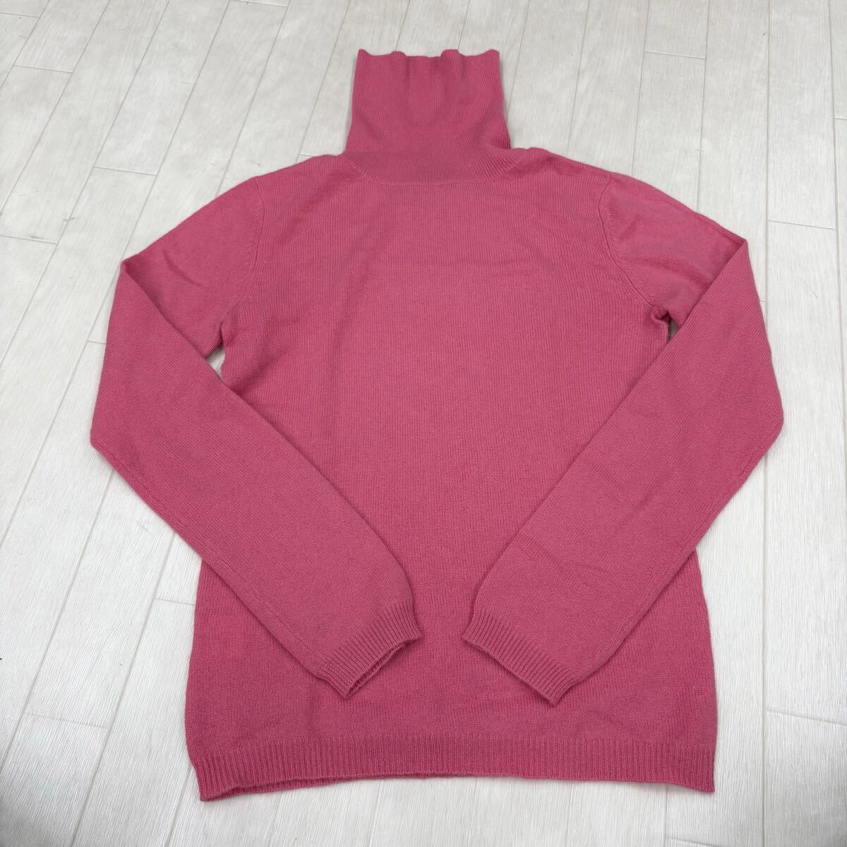 1823△ BCBG MAXAZRIA ビーシービージーマックスアズリア ニットセーター レディース サイズS ピンク タートルネック カシミア100%拍卖