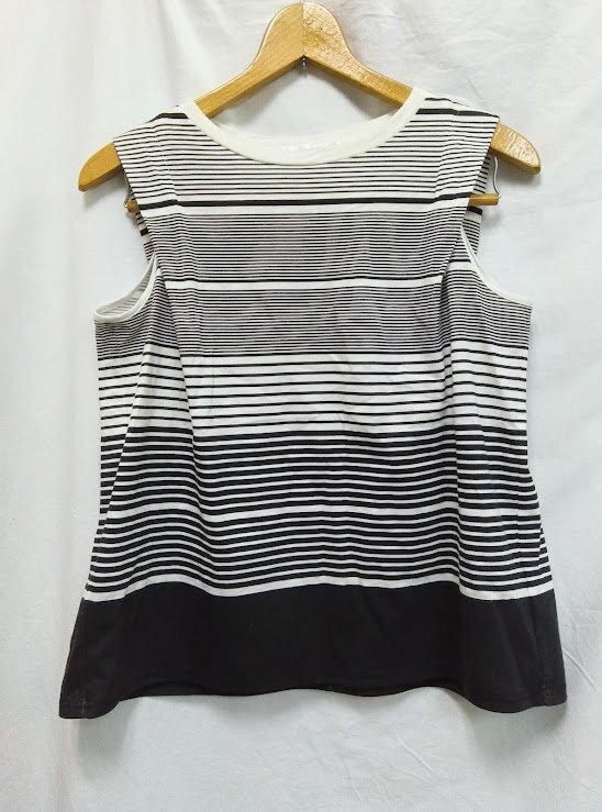 DoCLASSE☆ドゥクラッセ 綿スラブ・タックノースリーブトップス S 総柄 参考価格:4,389円 ブラックパターン ボーダー カットソー拍卖