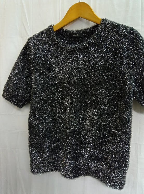 アルアバイル☆allureville 2024秋冬 ショートシャギーラメプルオーバー 2(M)参考価格:20,900円 ブラック 半袖 ニット トップス 美品拍卖