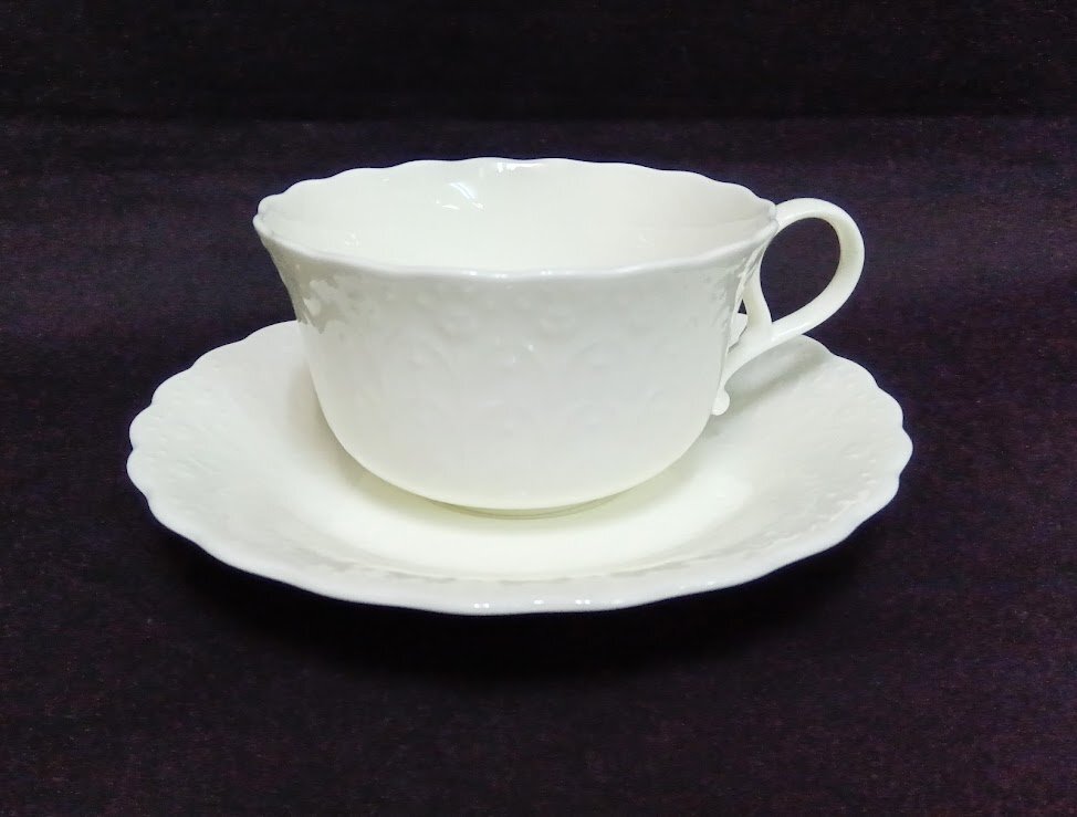 未使用!NARUMI☆シルキーホワイト ティーカップ&ソーサー 参考価格:3,080円 ナルミ 日本製 美品 箱無し Y251022009拍卖
