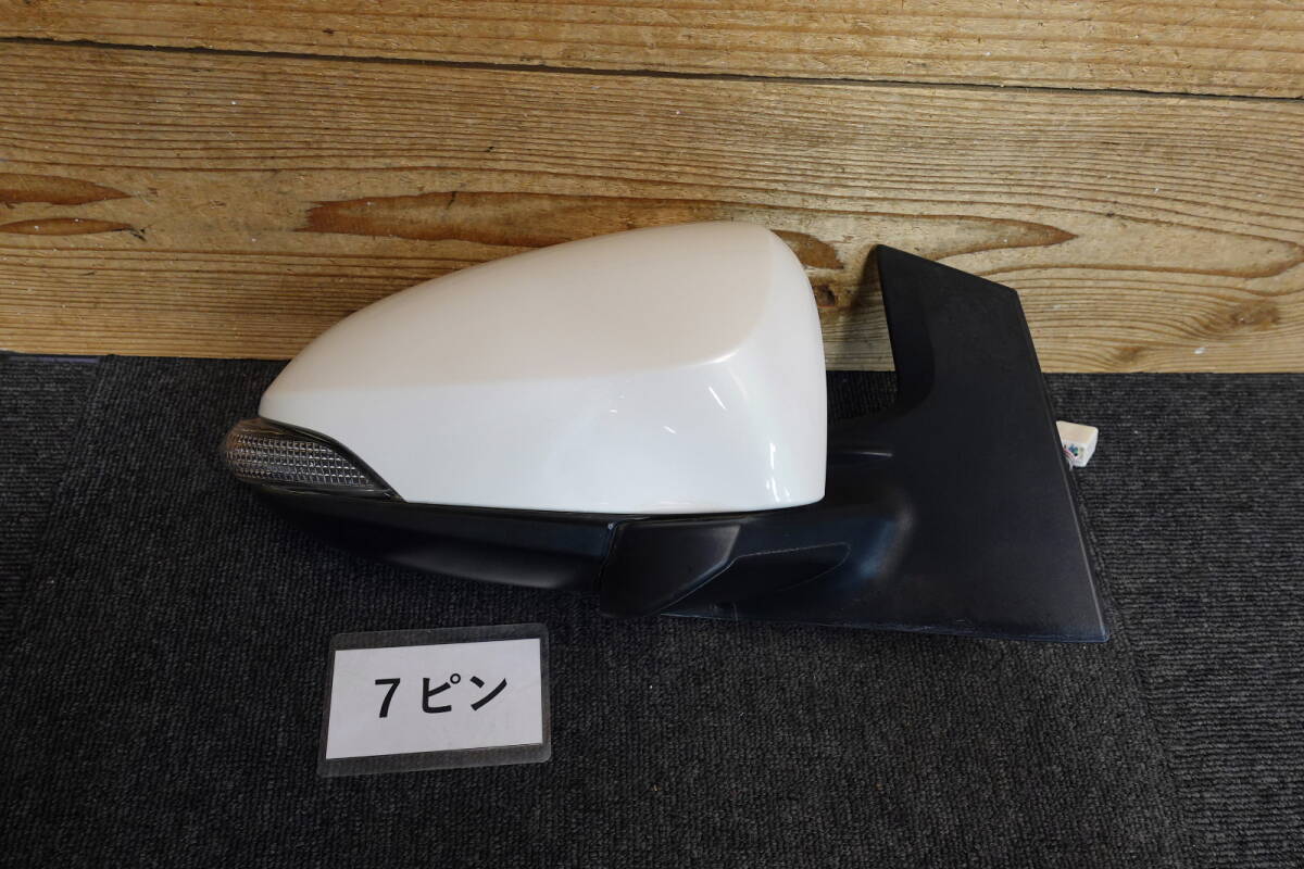 アクア NHP10 右ドアミラー 7ピン【ラムホワイトパールクリスタルシャイン 082】拍卖