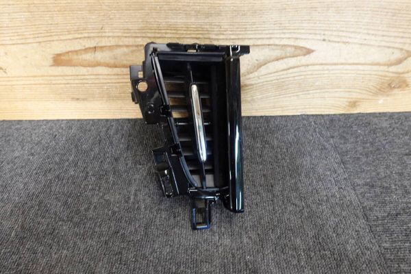 アルファード【SCパッケージ】AGH30 オーディオ横エアコン吹出口【左側】 18,000km拍卖