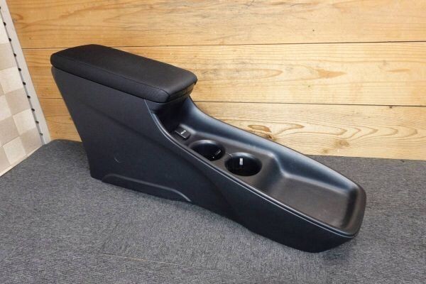 プリウス【PHV】 ZVW52 センターコンソール拍卖