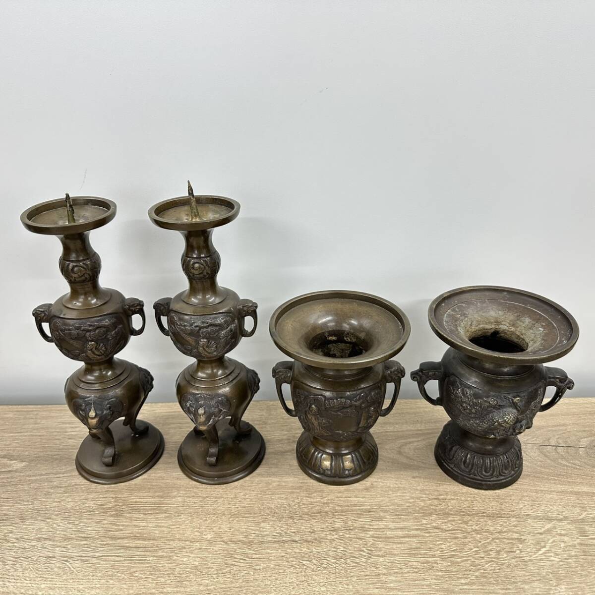仏具 4点まとめ 蝋燭立て ろうそく立て 燭台 花立 仏壇 金属工芸 青銅 真鍮 時代物 古道具 古民具拍卖