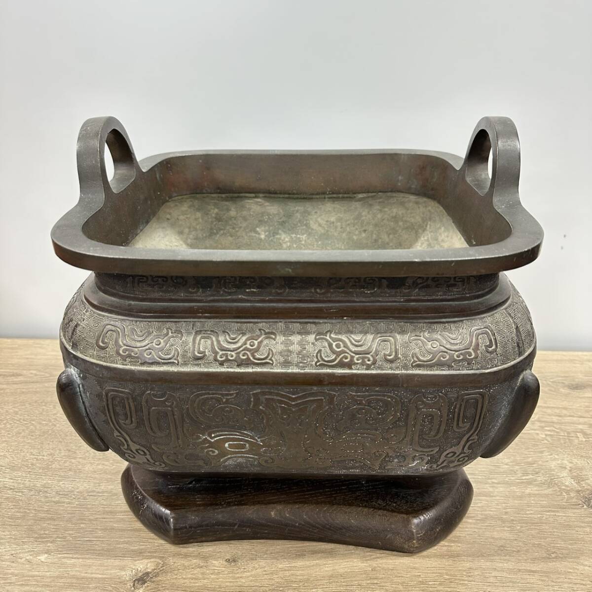 饕餮紋 火鉢 古銅 銅器 8.6kg 中国美術 骨董 茶道具 煎茶道具 とうてつもん 時代物 古民具 古道具 アンティーク 唐銅拍卖