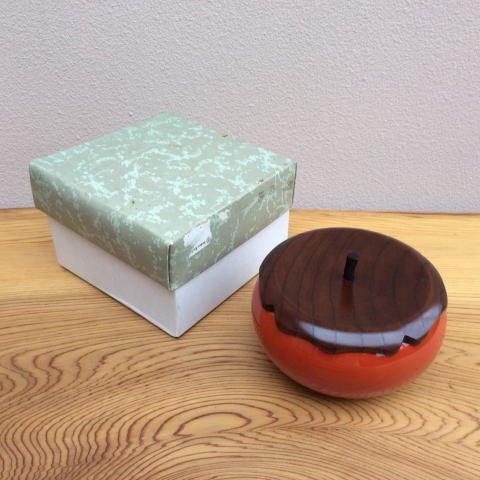 一押し!新品980円柿の実型天然木漆塗り蓋付き小鉢 小物ケース拍卖